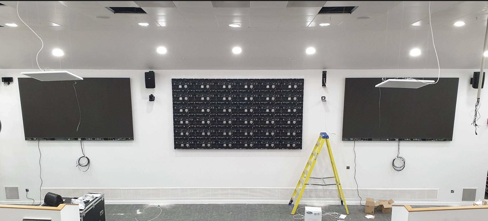 A multi-screen room at SFRS Cambuslang with two flanking displays synced to a central LED video wall